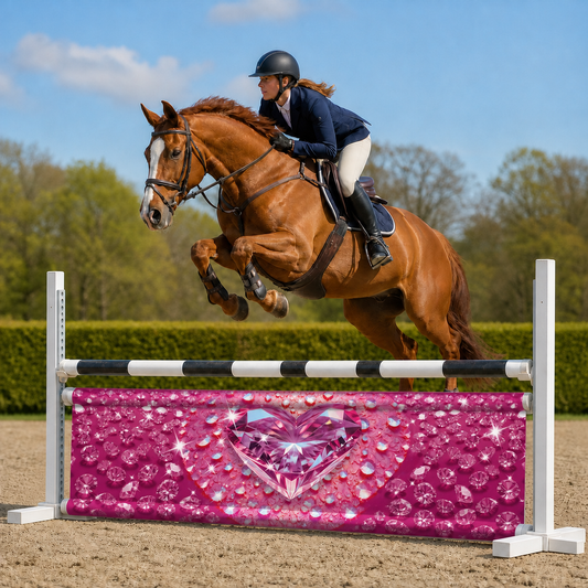 Paard en ruiter springen over Djumpz hindernisdoek Pink Diamonds met roze diamantprint